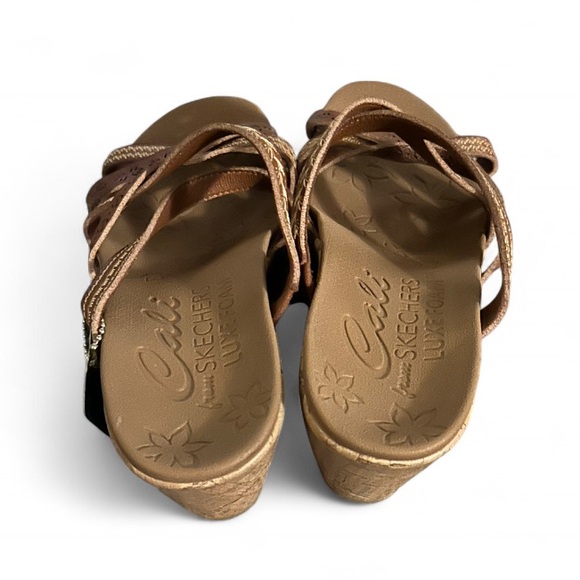 Women's Sketchers Beverlee - Tiger Posse Wedge Sandals - Picture 3 of 6